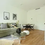 Apartment Center Of Paris By Studio Prestige
