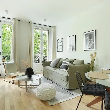 Center Of By Prestige Apartment *